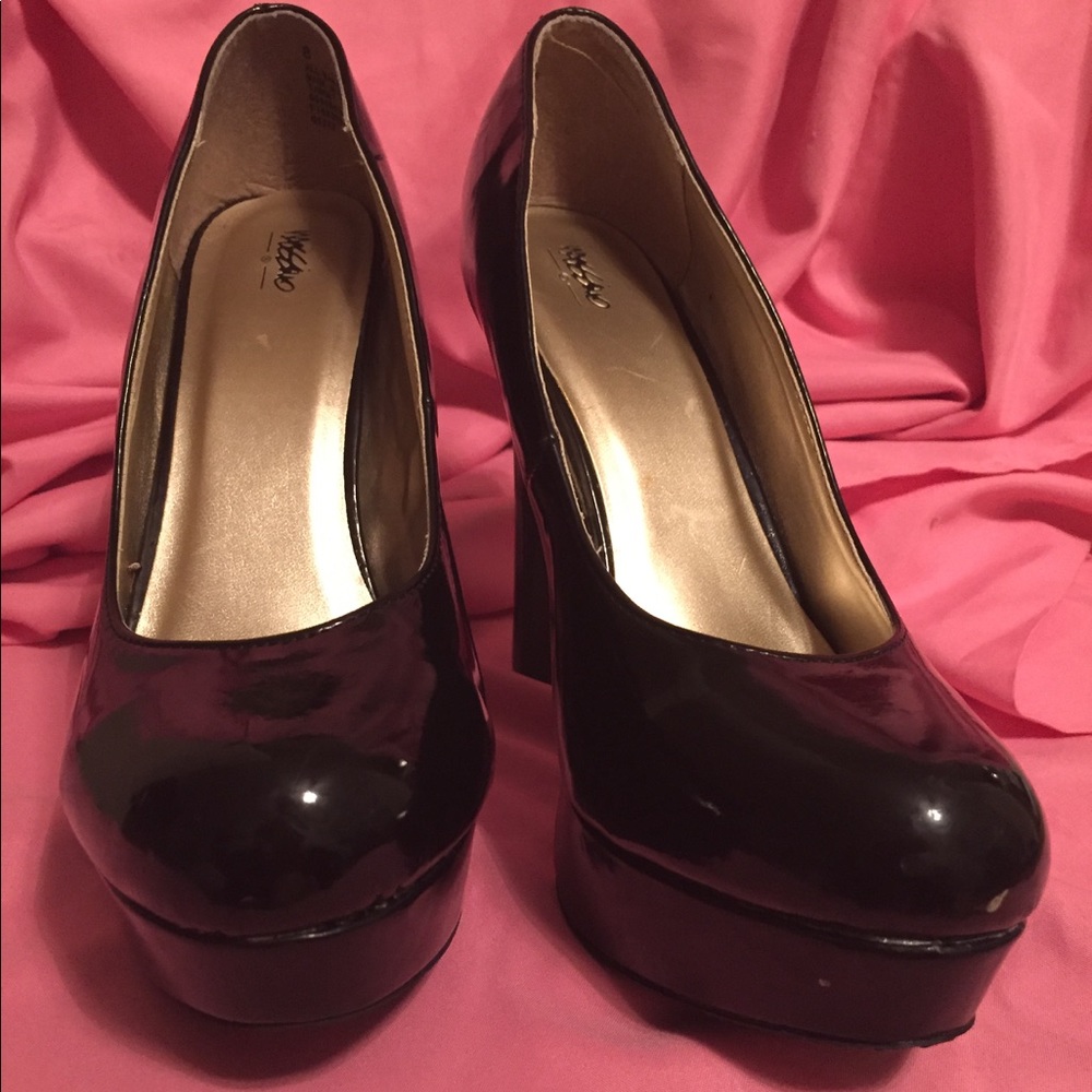Mossimo black patent platform heels size 8